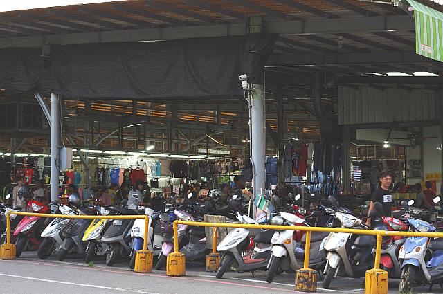 バイクがずらっと並んでいます