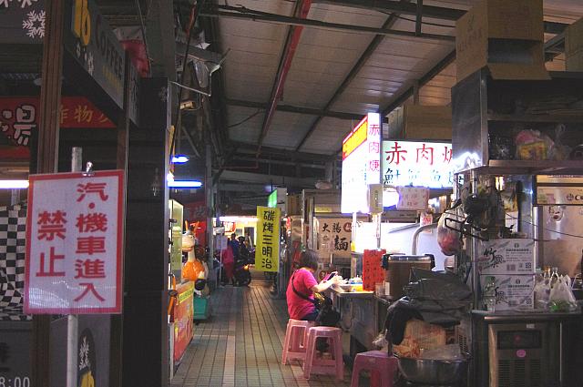 懐かしさ漂う「自由黄昏市場」