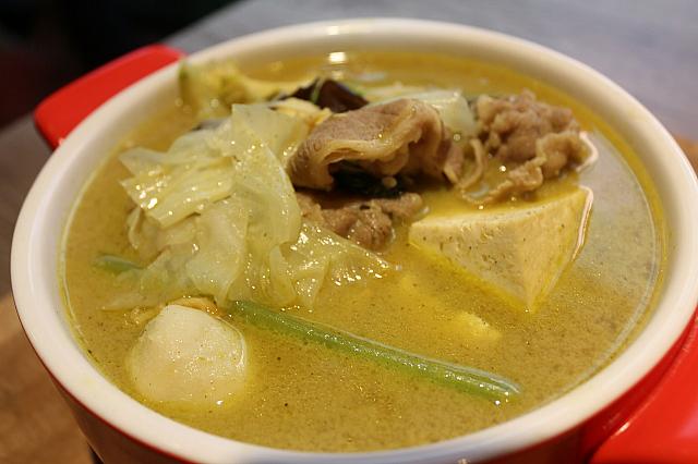 エスニックテイストのグリーンカレー鍋。