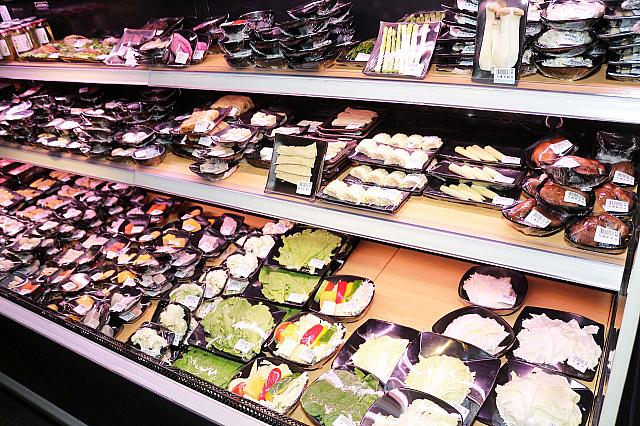 ひとり鍋用にちょうどいい量でいろんな種類が食べられるのもGood！