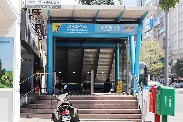 忠孝敦化駅7番出口から徒歩30秒！