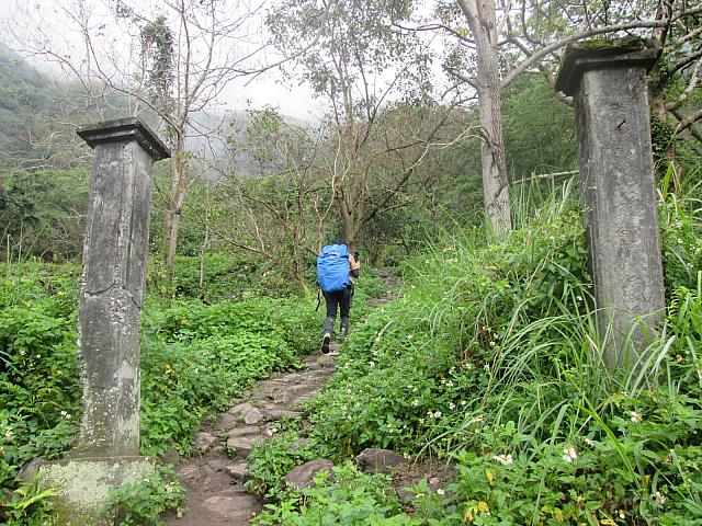 巴達岡駐在所入口の門