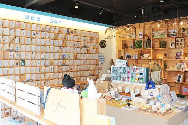 絵ハガキを書いて、オリジナル雑貨を買って、旅の思い出を作っちゃおう