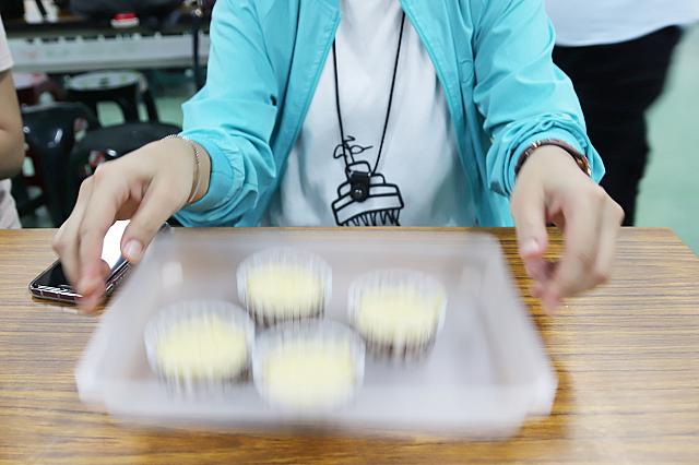 表面を滑らかにするためにトントンしましたが、ストレス解消にもなりました！