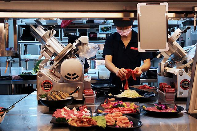 そして、オーダーが入ってから肉を切り分けるから新鮮！