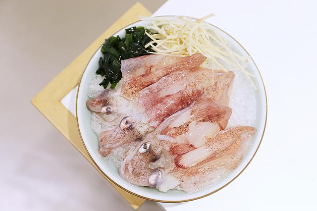 限量小巻(単品120元)<br>ぷりぷりとした食感の小ヤリイカは見るからに鮮度のよさが伝わってくる