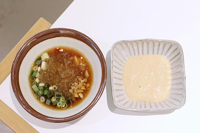 右のゴマダレ(胡麻醬)は濃厚でコクがある～！