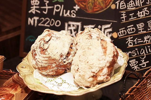 ハード系のパンもありますよ！