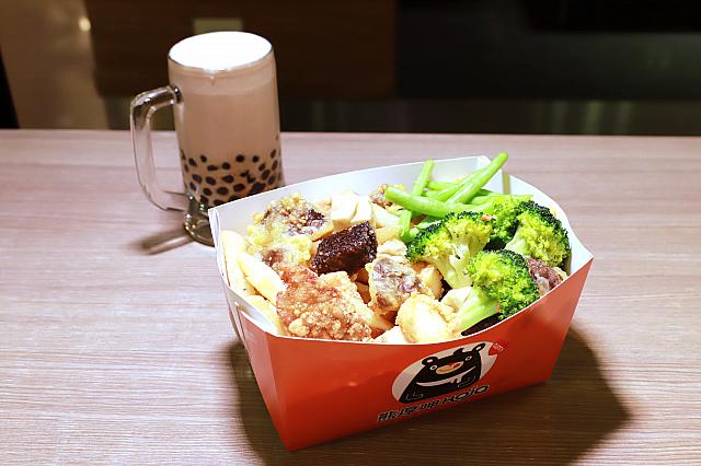 「熊厚呷」で鹽酥雞(台湾風からあげ)＆「麥記」でタピオカミルクティー！