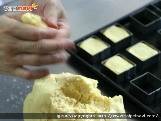 適量は大体500円玉サイズくらい？毎回同じ量が取れません…