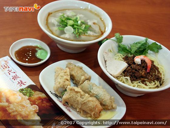 他にも麺とスープを注文すれば立派にランチのできあがり！