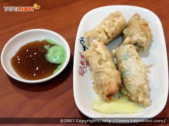ひと皿45円で2本（カット後4本）
