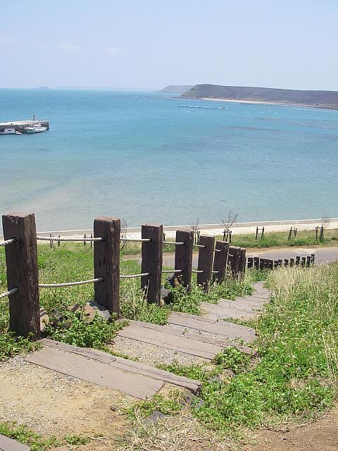 いったん海辺にバイクを置いて