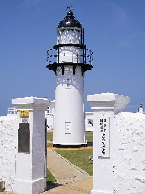 青い空に映える燈台
