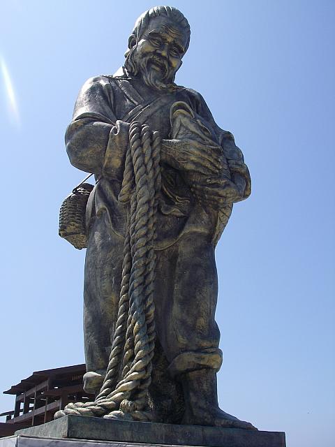 漁扇の像（巨大！）