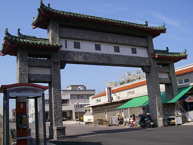 門周辺には食堂＆雑貨やさん