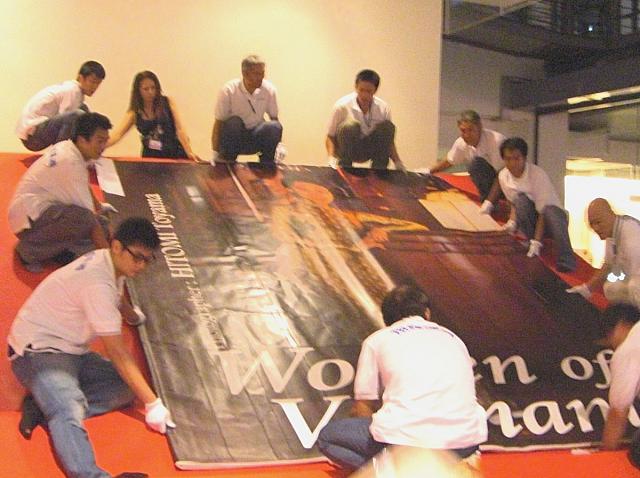 4ヶ月の展示に耐えられるよう慎重に
