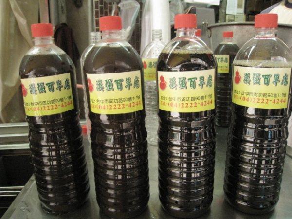 ペットボトル入り（1,5リットル）は100元～。お得です。