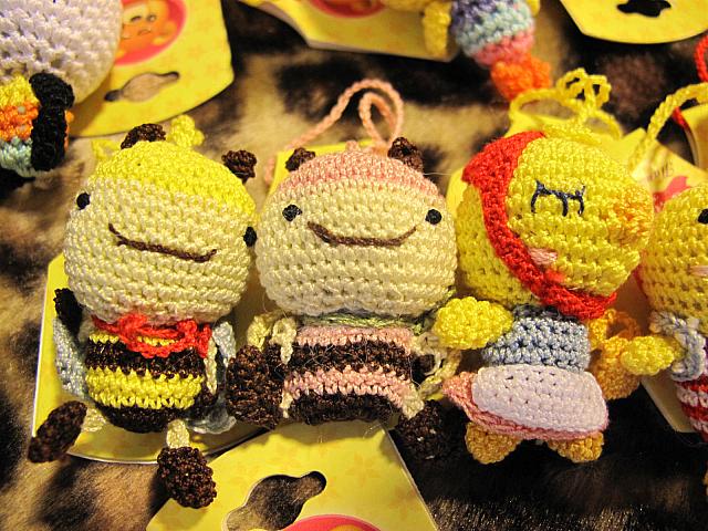手作り系のオリジナルキャラクターなどもありますが、もちろん、どうみても「パクリ」系のキャラクターグッズもたっぷりです。
