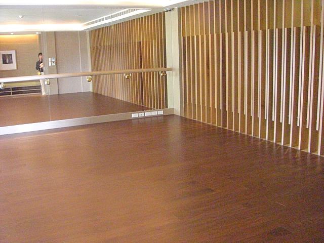 ヨガやダンスに使える板張りルーム