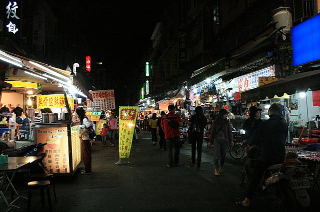 久しぶりに夜市に行ってきました～。ここの夜市前も来たことあるんですが、少しさびしくなったような…