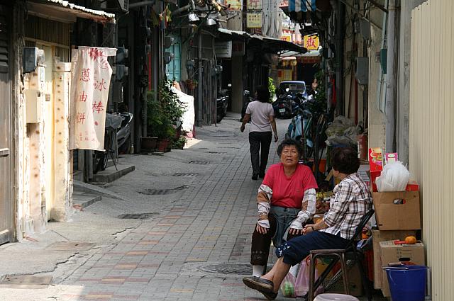 のどかな街の風景、台南の街はどこも朝から元気いっぱい