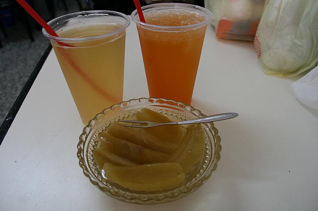 手前がスターフルーツ漬けのかき冰！
