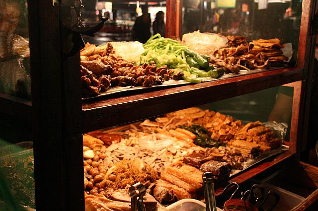 ここの「魯味」は食材豊富、すべて冷えていて、注文後に煮たり揚げたりしません、かなり美味です