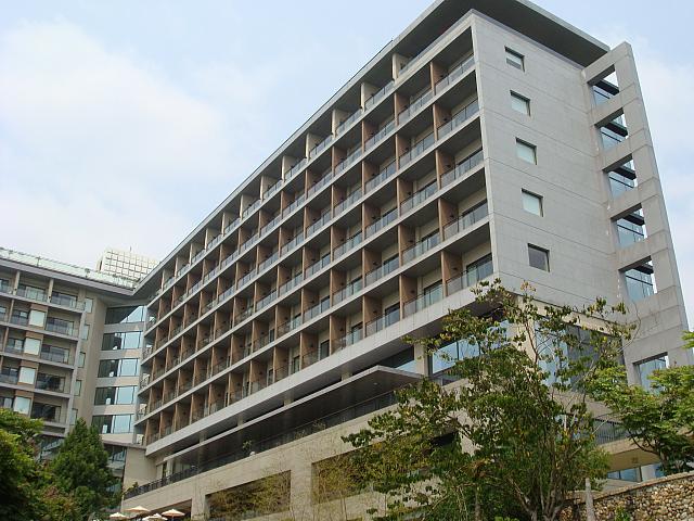 上り坂をクリアし、雲品ホテルを見下ろす…