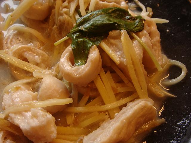 いちばん好きなメニューはコレ！「薑絲大腸」、ホルモンのしょうが炒め。酸っぱくておいしいっ！