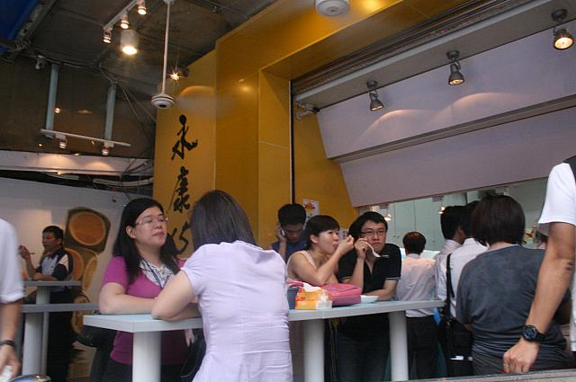 席が前より減って立ち食いタイプが多くなったみたい…