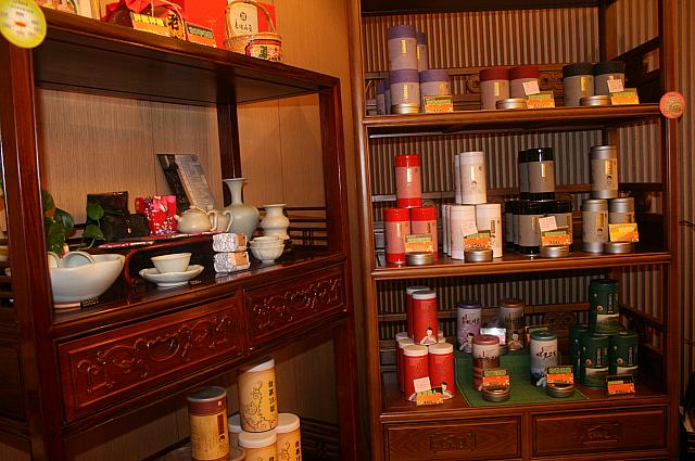 もちろんこちらのお茶屋さん茶葉もいいもの揃えてますよ。