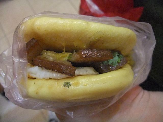イノシシ肉のハンバーガー。