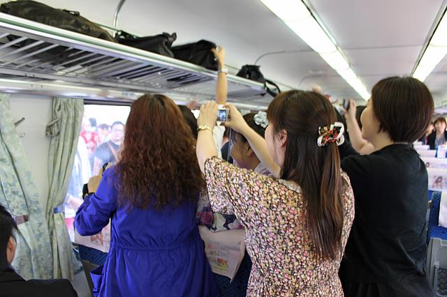 ホームに飛輪海がいます