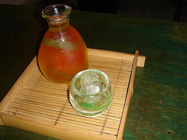 産地でいただく東方美人茶。今回は冷茶で♪う～ん、爽やか！