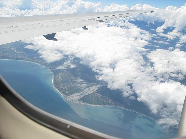 飛行機で台東空港まで。そこから車で約1時間で池上です。

