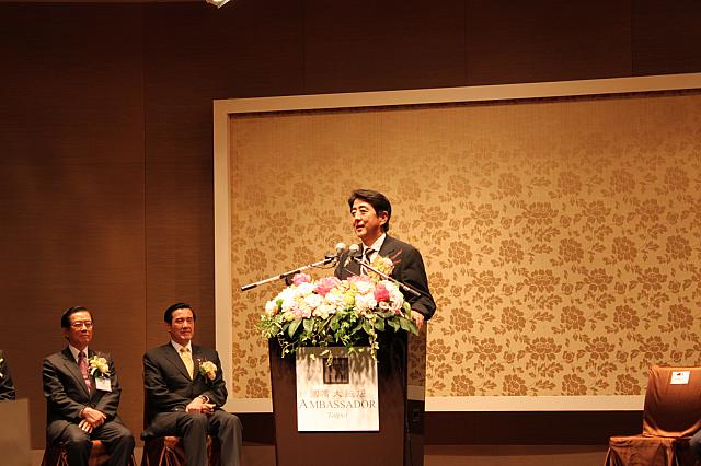 元総理の安倍さんも登場！！