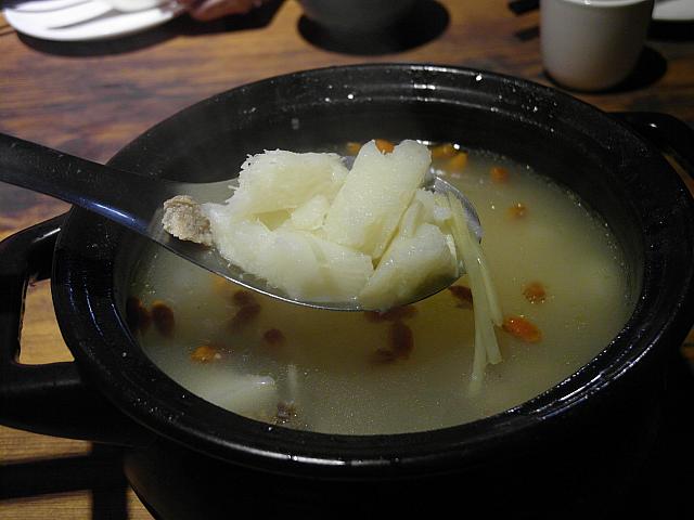 シメはさっぱりと山葯排骨湯