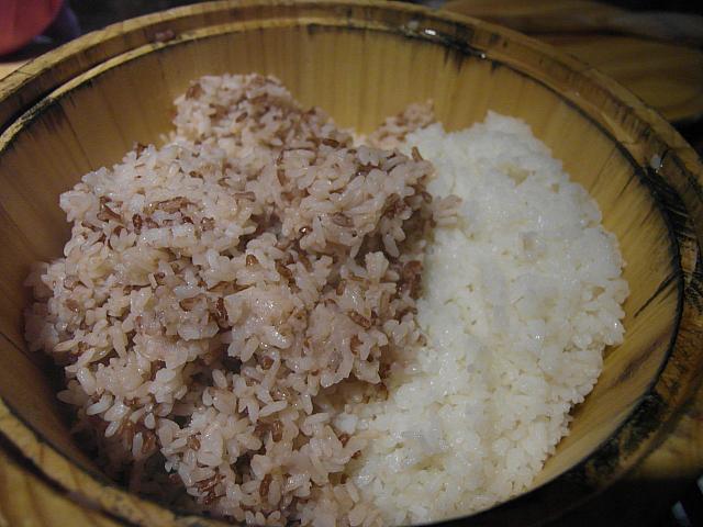 ごはんも白ご飯と五穀米！健康的っ！