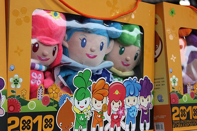 「ゆりりん、あおいくん、らんちゃん、あじさいくん、ちゅーりっぷん」グッズはたくさん売ってます！