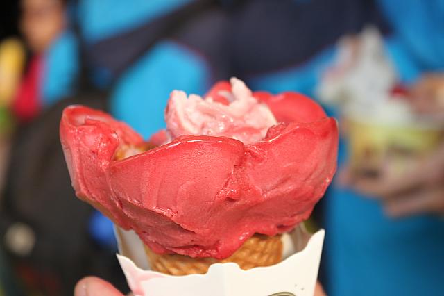 お花のアイスが！ちょっと溶けてしまいましたが・・・
