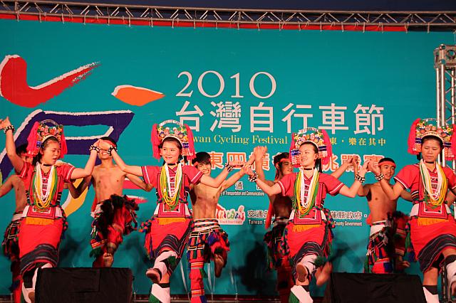 花蓮らしく開会式はアミ族のダンスでスタート♪
