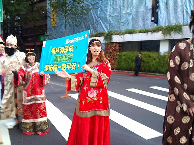 出て来ます