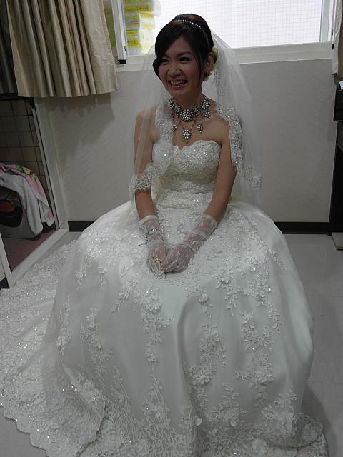 いよいよ新郎が新婦を迎えに来ますよ～！呉さんの緊張はMAXに！ファーを脱いだ方がかわいいから・・・と寒いのにファーを取りました！かわいい乙女心です