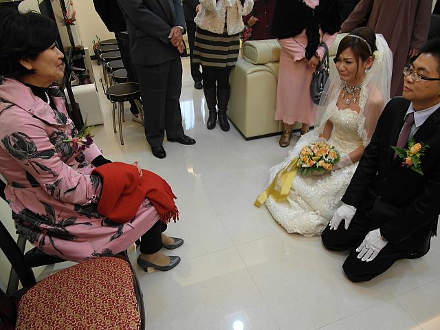 その後ママからのお言葉タイム。新婦感極まってしまいました。台湾語で話された内容はナビには聞き取れませんでしたが、語り口調だけでナビもなぜか泣きそうに。母の力は偉大です