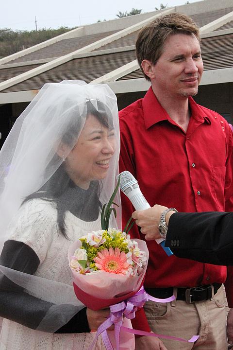 力強く結婚の誓いを行いました！