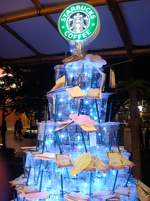 スタバも夜は光ります！