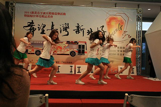 と思っていたら急にダンスが！！