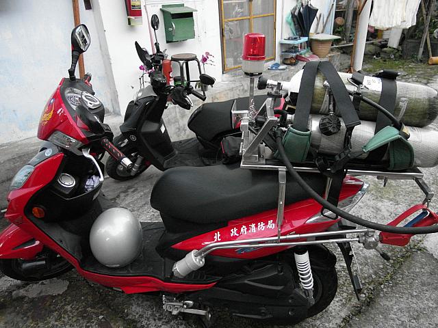 天燈あげということで、消防車が必要！台湾には原付版もあるんです！！