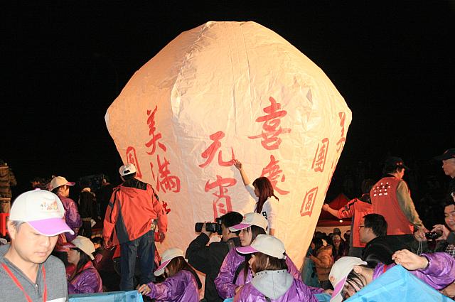 大きいランタンは最後に飛ばすのか？
